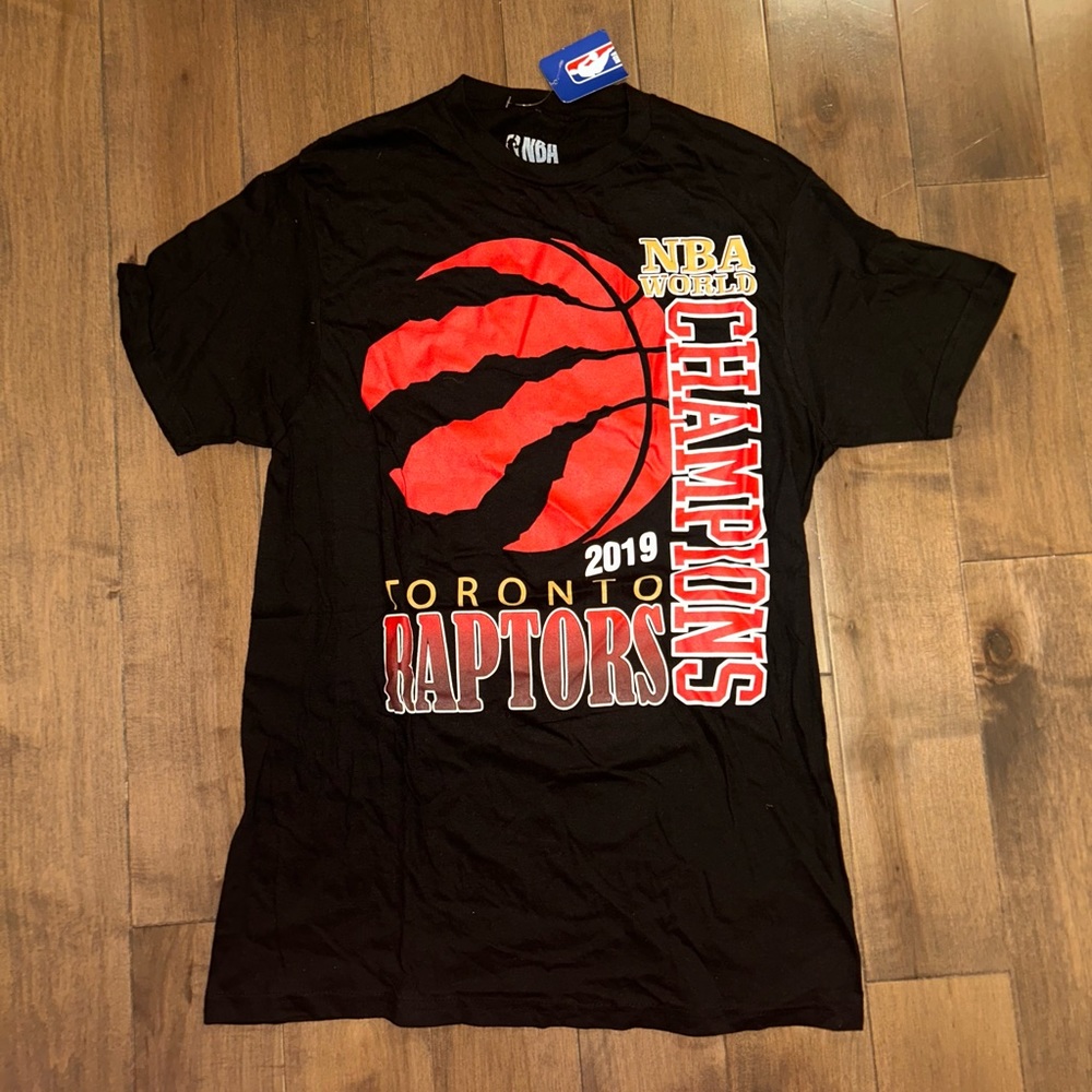 (3/$25) Raptors NBA Championship Graphic Tee T-shirt - BNWT 🔥🦖